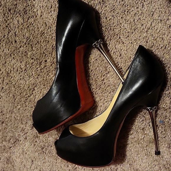 Red bottoms - Picture 1 of 5